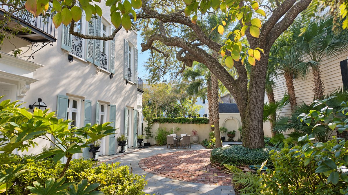 Idyllic courtyard garden in downtown Charleston